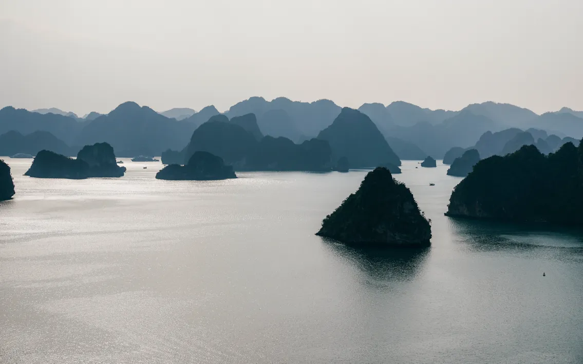 Halong-Bay-Vietnam-Tiptop-Island-02